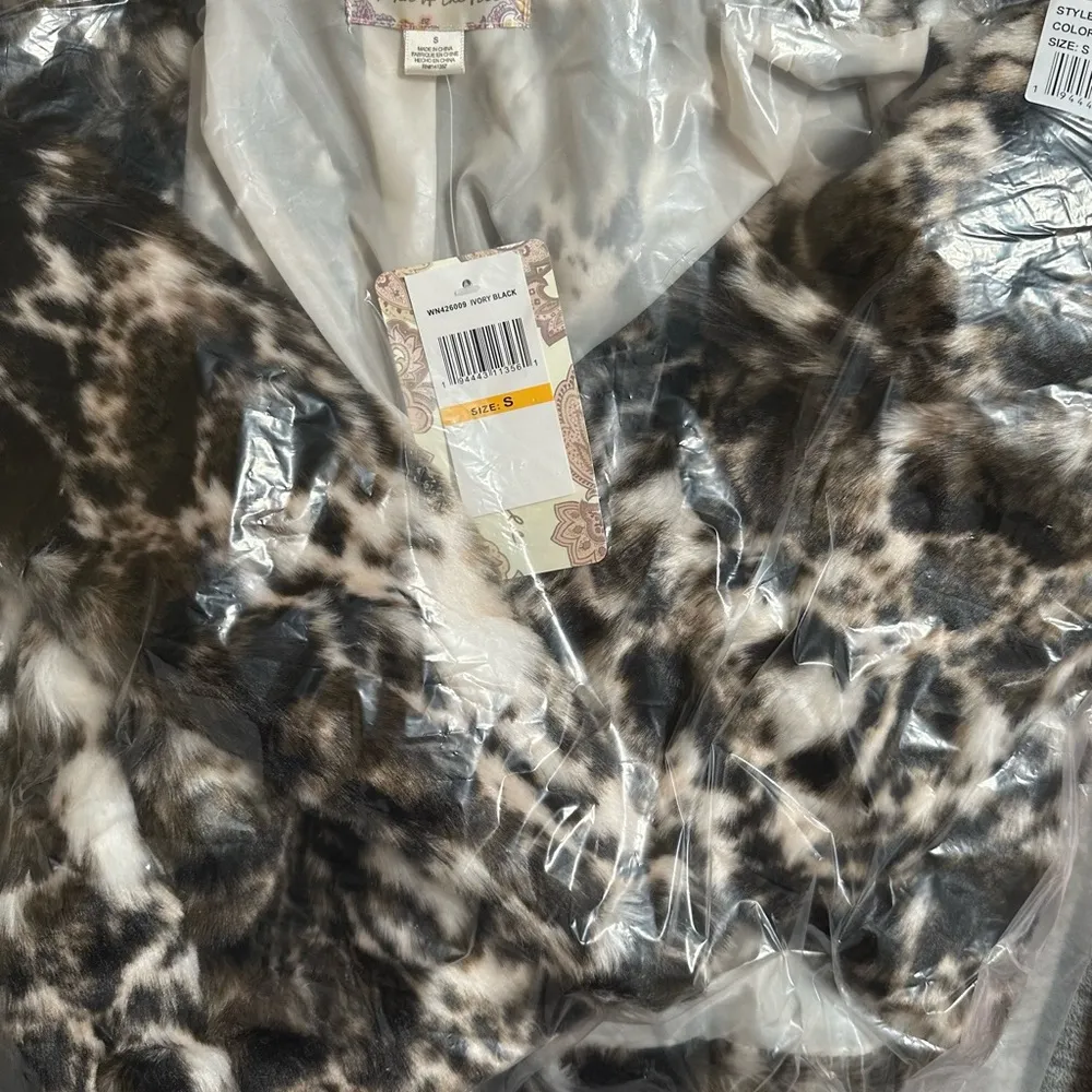 NIP Band of The Free size small Ivory Black crop jacket - Image 3