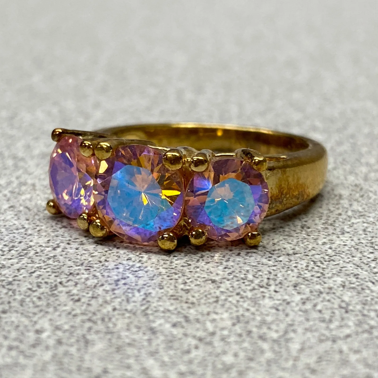 Gold Tone Ring Three Stone Oval Cut Pink Aurora Borealis Statement Ring Sz 8.75 - Image 6