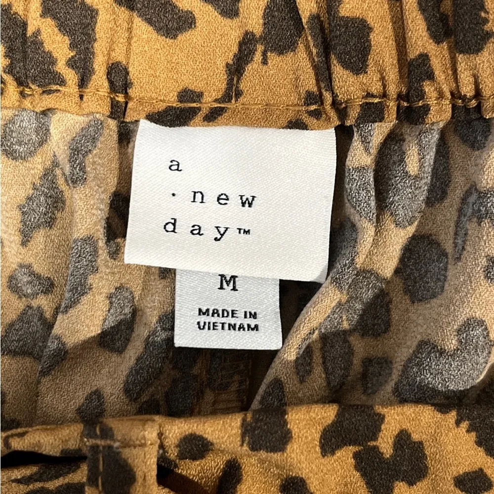 A New Day Leopard Animal Print Belted Paper Bag Waist Shorts Medium Pockets - Image 5