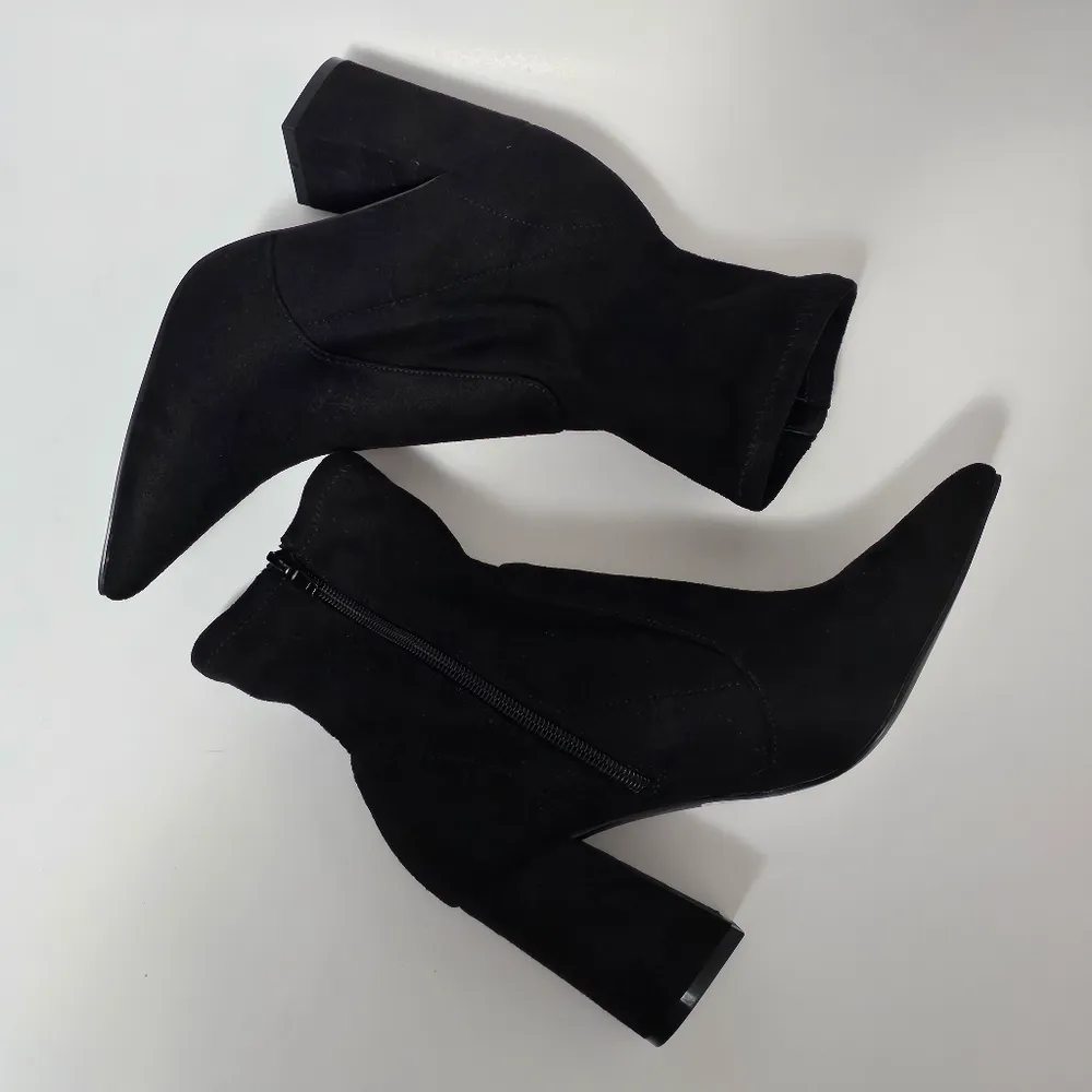 Steve Madden Hayes Black Faux Suede Block Heel Boots Size 6½ - Image 6