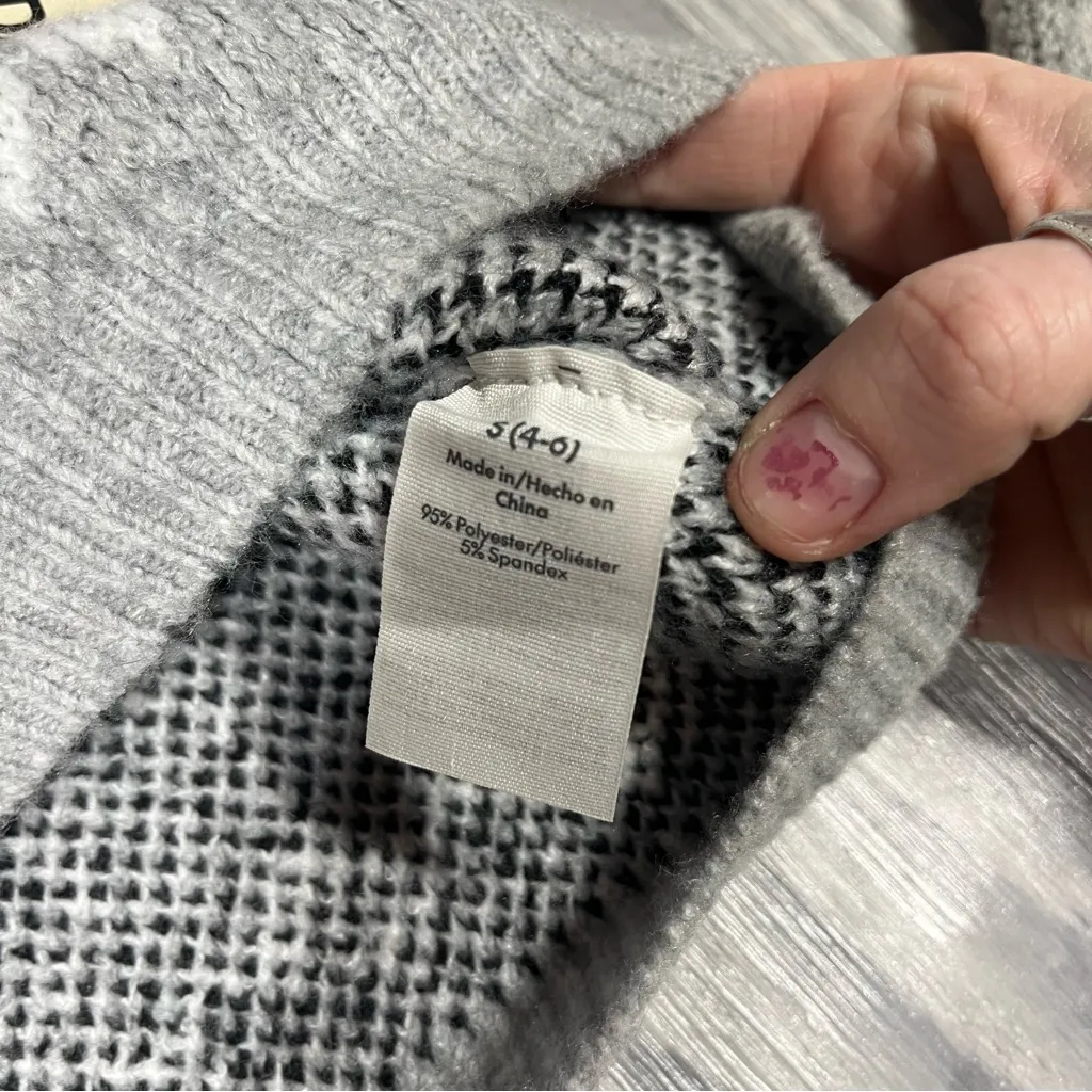 No Boundaries Gray and Pink Patterned Women's Sweater w/ Hat; Small - Image 7