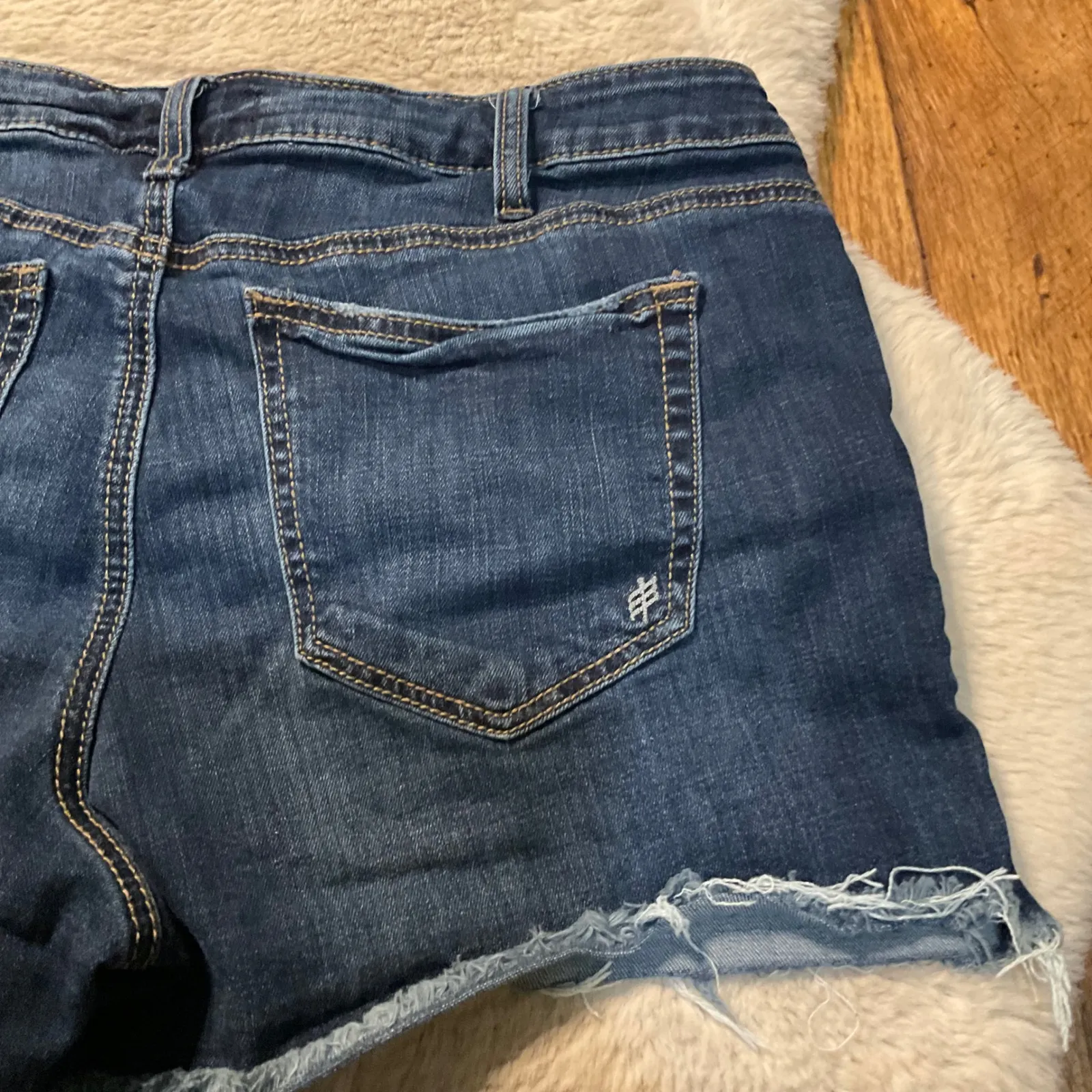 Silver Jeans Co. Suki Shorts Size‎ 34 Dark Wash Womens 2.5" Inseam Blue - Image 7