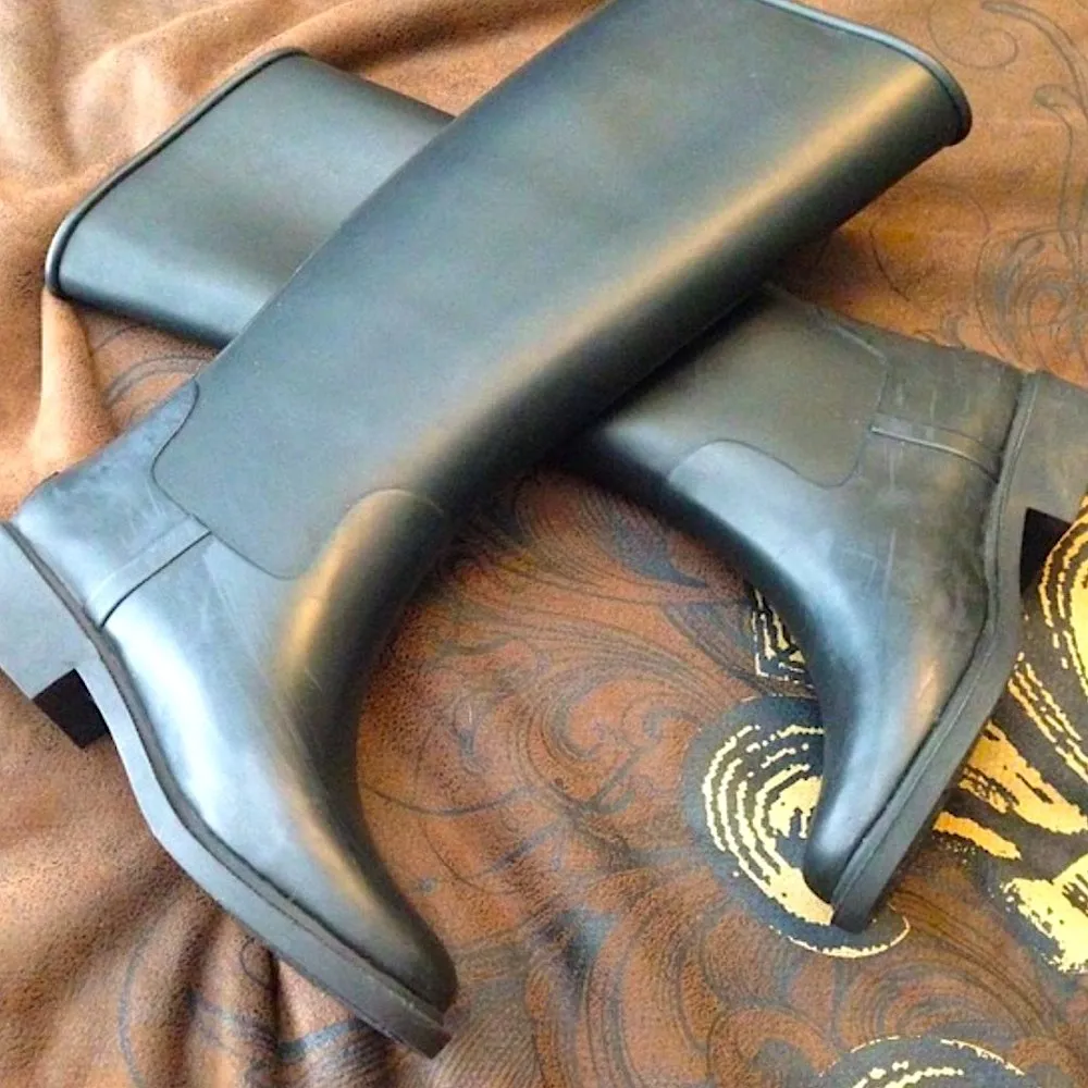 BLACK RAINBOOTS - Image 5