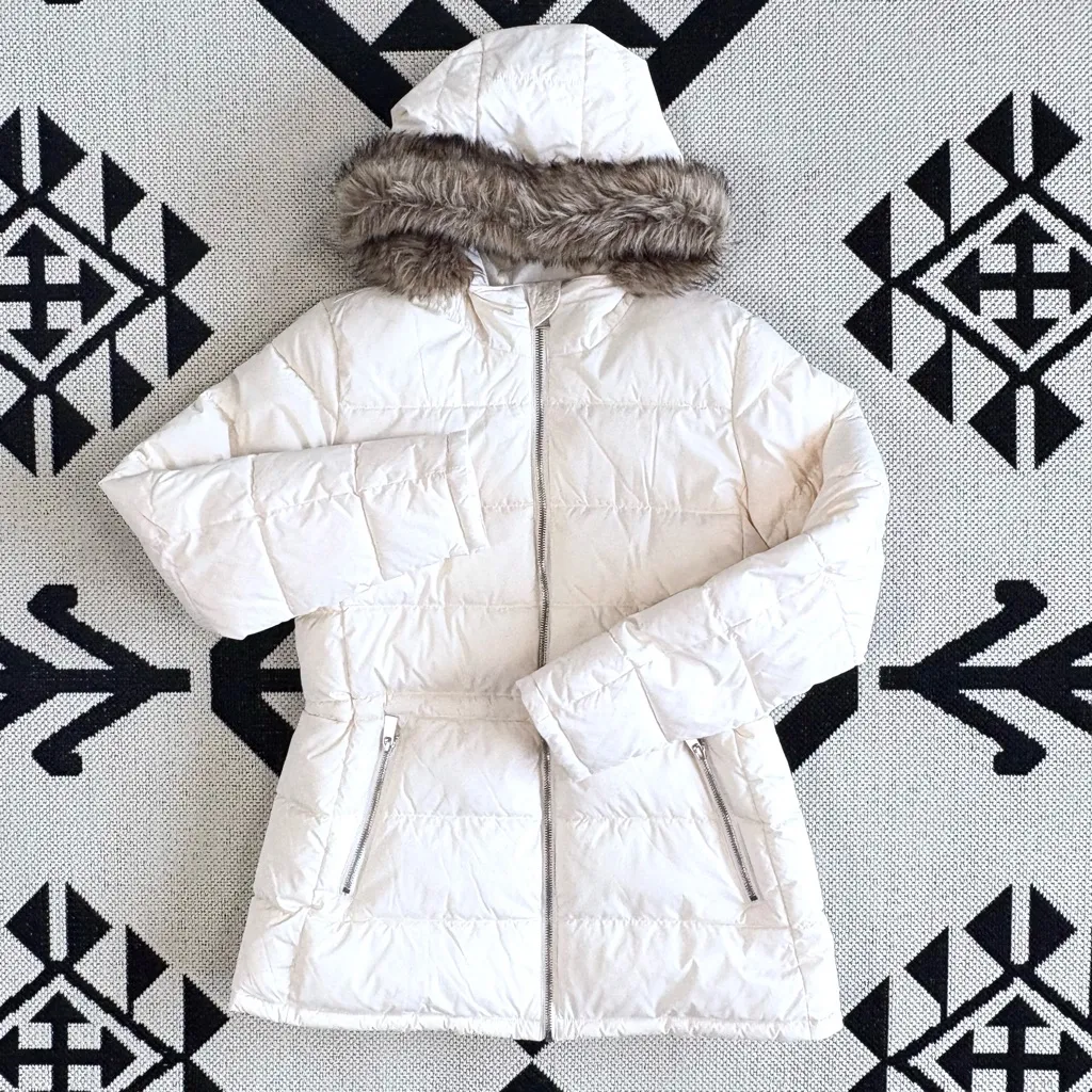 Gap Faux Fur Trim Hooded Quilted Puffer Jacket in Carls Stone Medium - Image 4