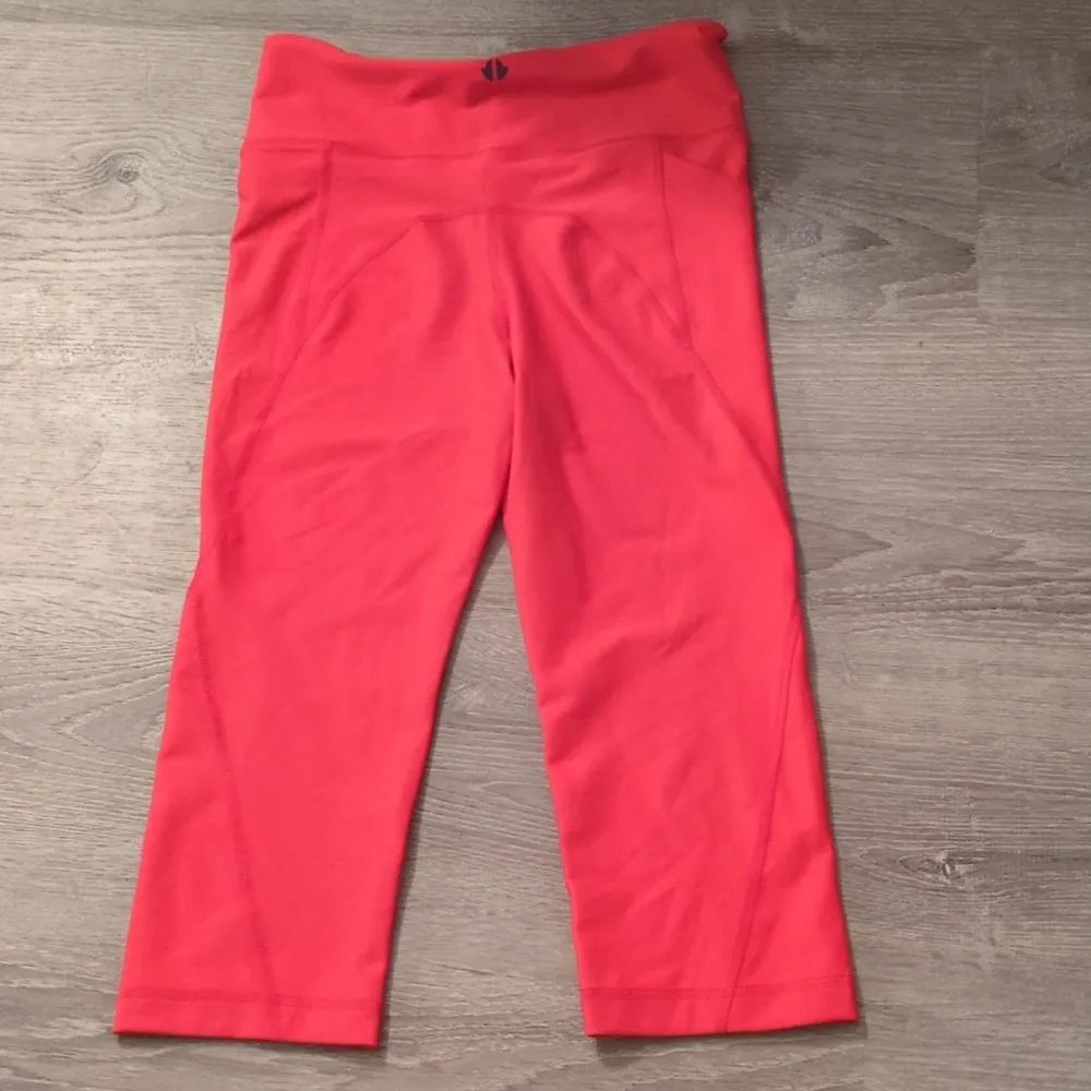 Thrive Societe Red Cropped Leggings Size Small - Image 4