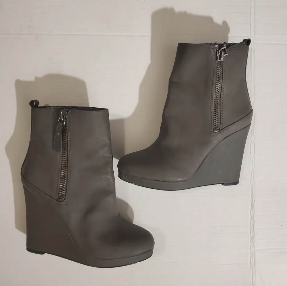 Nine West Hartin Solo Grey Platform Wedge Ankle Booties 9.5 - Image 6