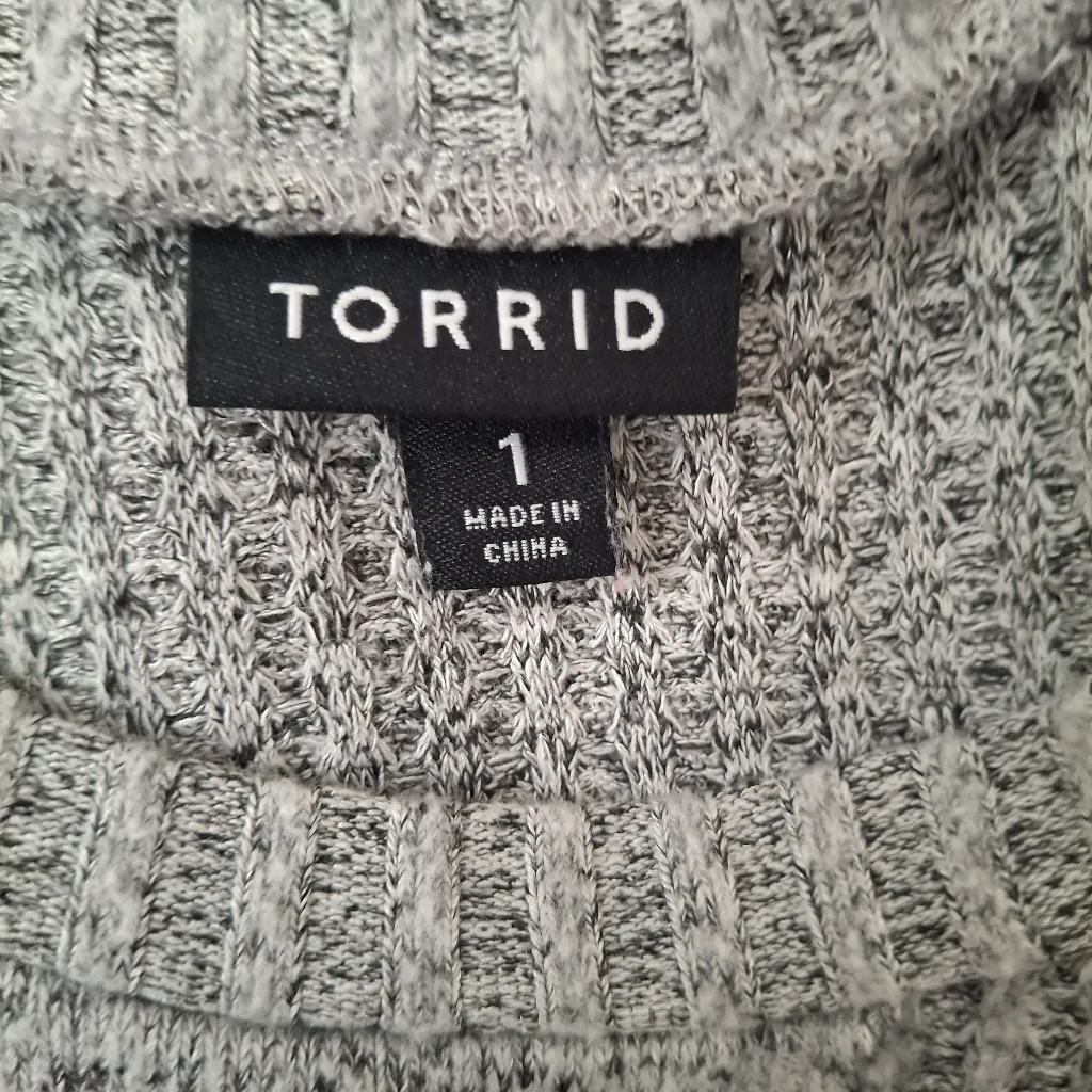 Torrid Sz 1 Gray Textured Knit Sweater - Image 12
