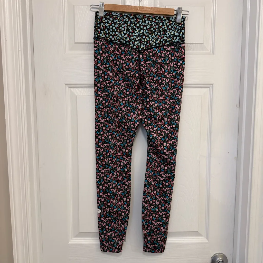 NWOT Nike The Nike One Femme Fit Spring Flowers Mixed Print 7/8 Tights - Image 4