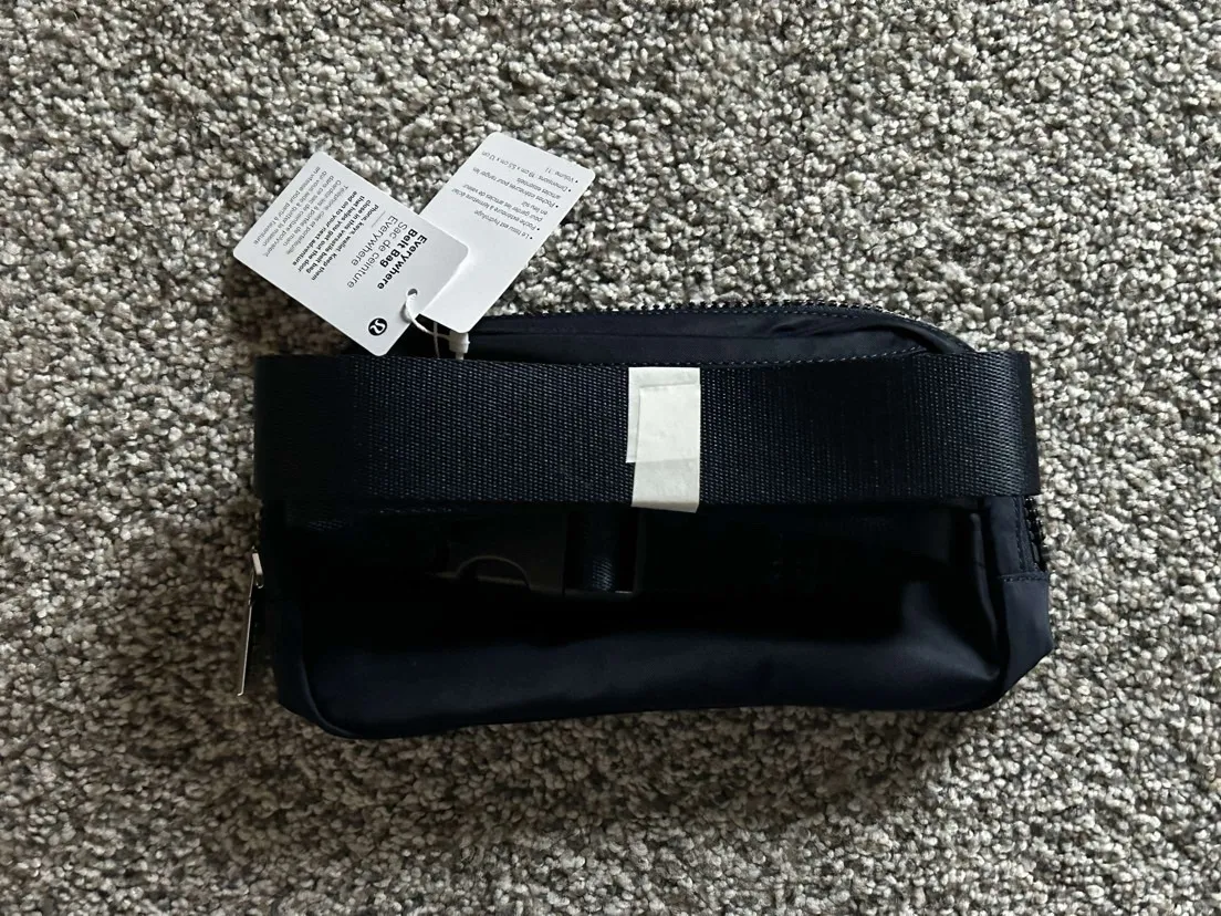 Everywhere Belt Bag Black New With Tags 1L - Image 2