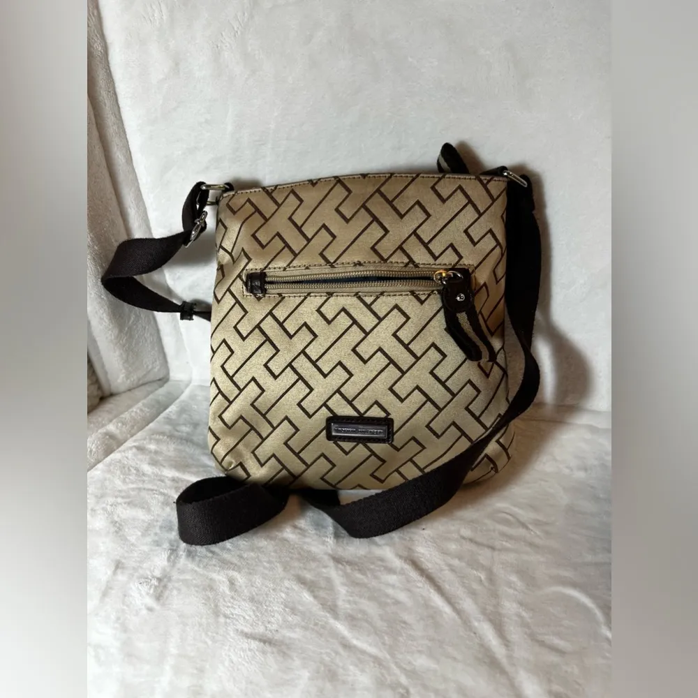 Tommy Hilfiger Crossbody Purse Tommy Hilfiger Pattern Logo Bag 8 x 8 In - Image 5