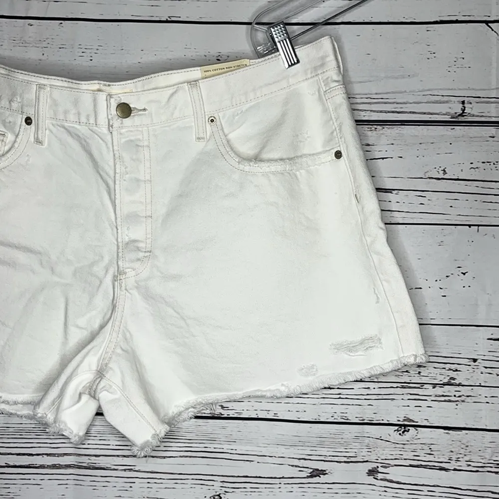 Universal Thread NWT 16 White Distressed 100% Cotton Mid-Rise 90s Baggy Shorts - Image 2