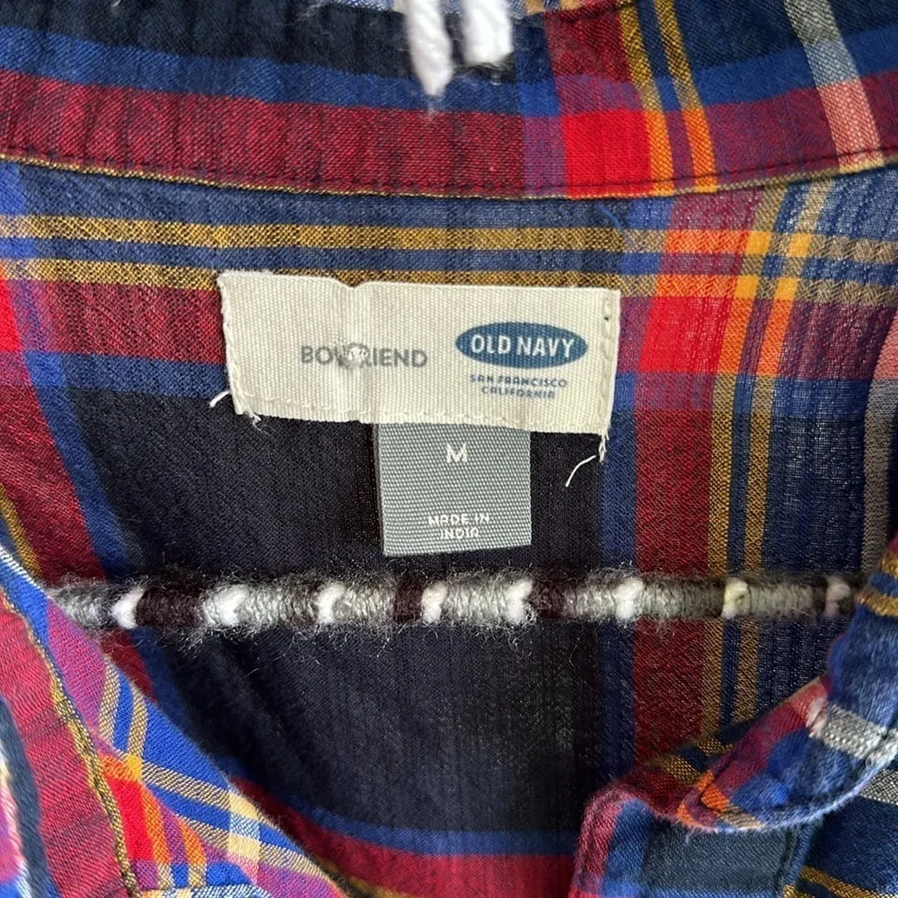 Old Navy Boyfriend plaid halfway button-down shirt with pockets, size medium - Image 2