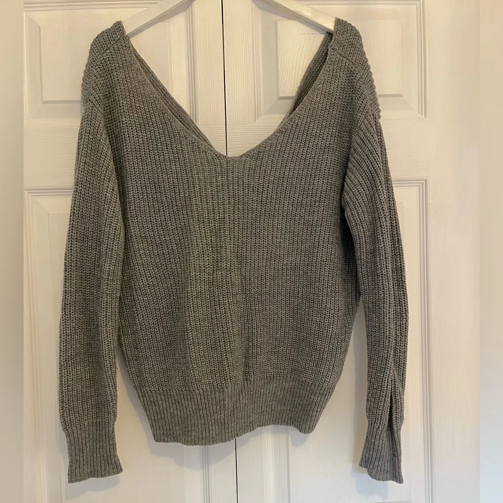Gray low back twist chunky sweater from Cotton Emporium Size Small - Image 4