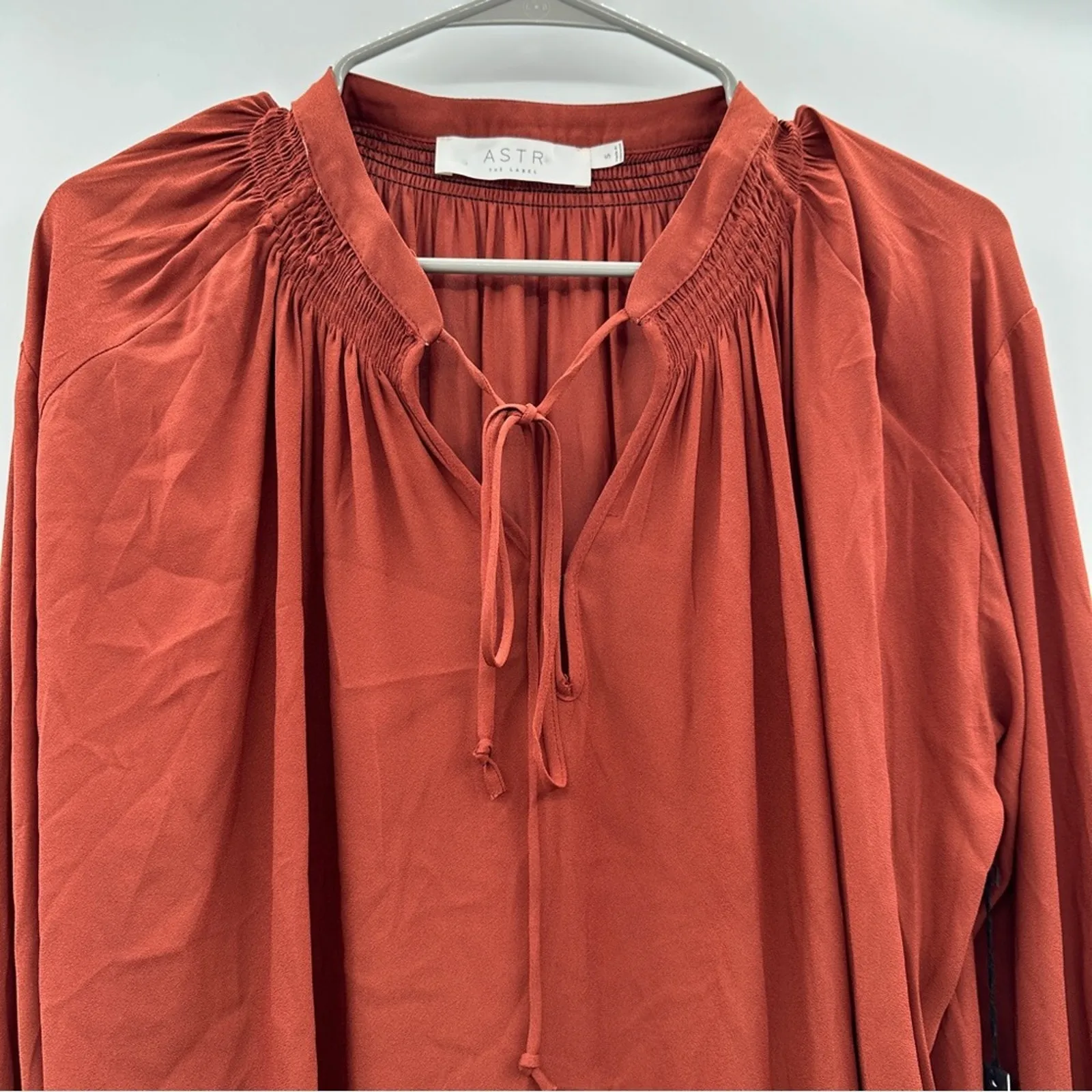 Astr The Label Rust Red Orange Long Sleeve V Neck Tie‎ Blouse Sz S NEW - Image 2