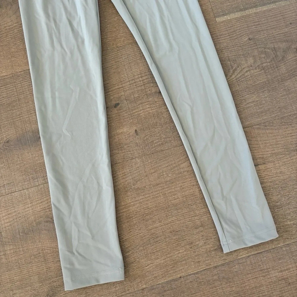 the group babaton aritzia gray full length leggings - Image 4