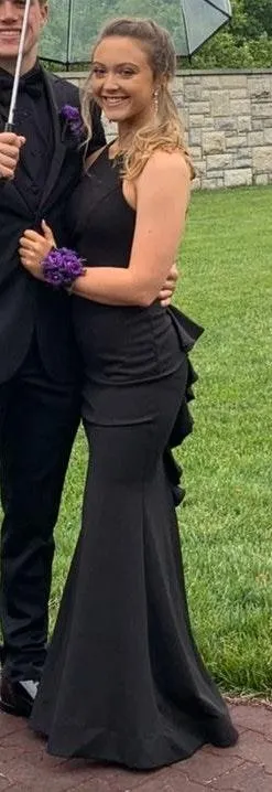 Black Fitted Prom Dress Size 2 - Image 2