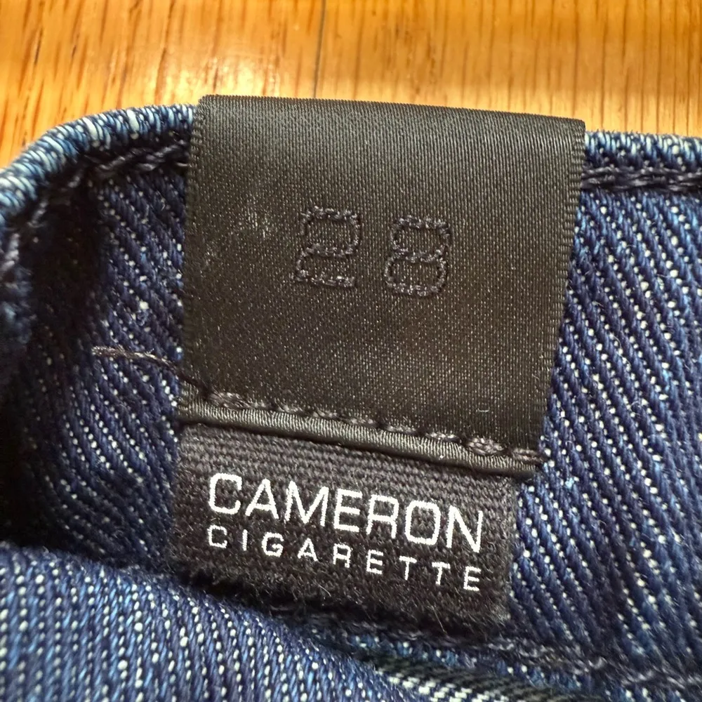 VINCE Cameron Cigarette Jeans Vintage Crease Size 28 - Image 6