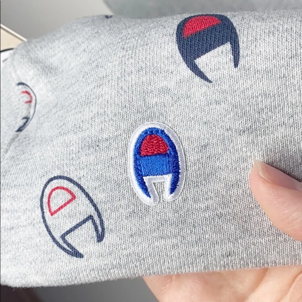 Champion Reverse weave scattered logo sweatshirt size XS - Image 8