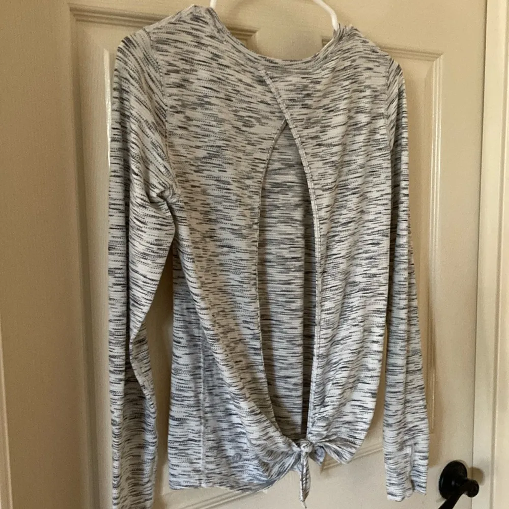 Lululemon Beat the Heat Long Sleeve Tie Back Top Tiger Space Dye Black White 6 - Image 5