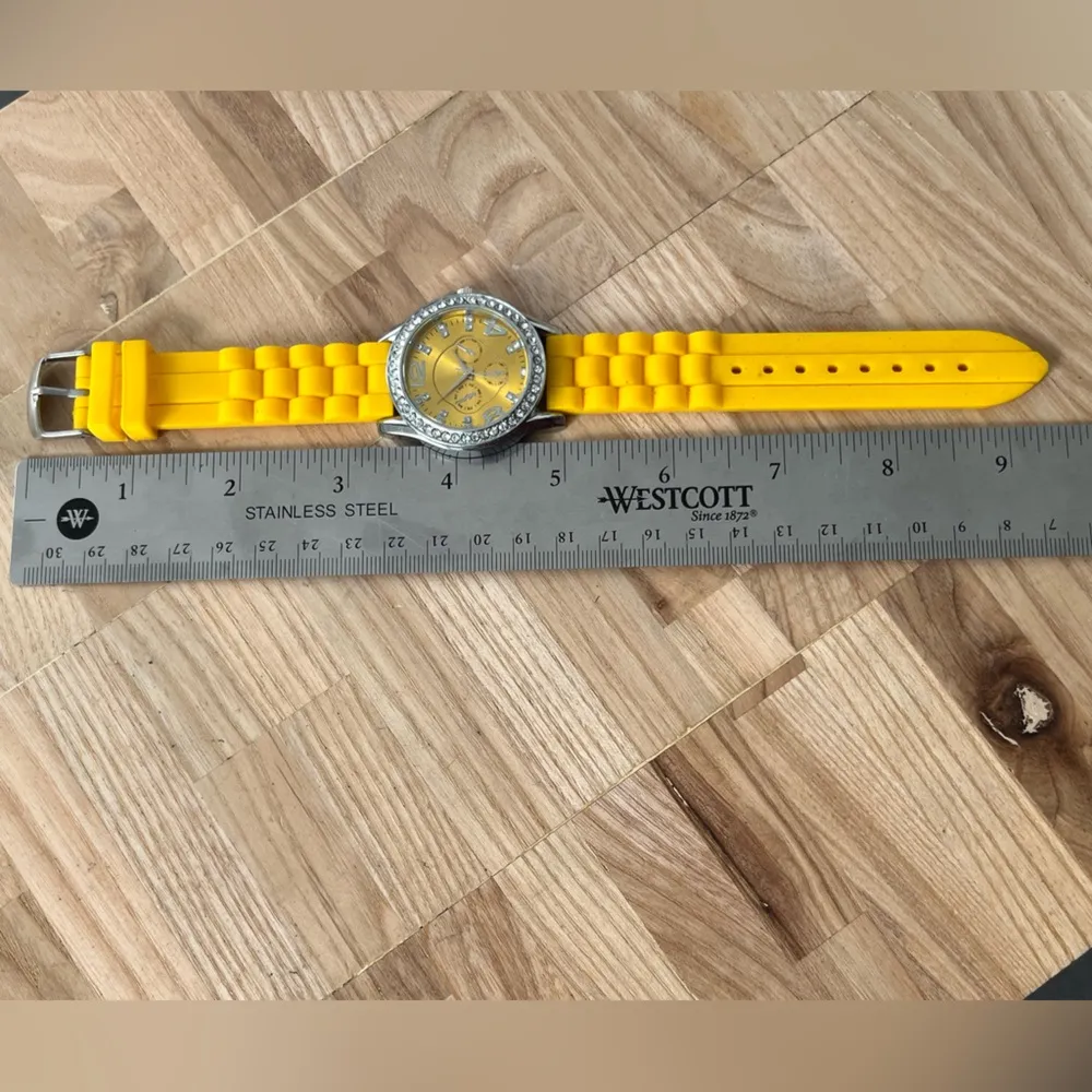 Fashion Watch SZ Design Brand Yellow - Image 9