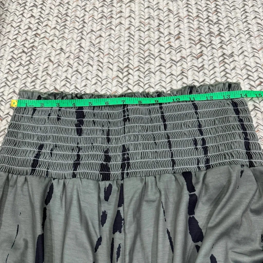 NWOT Green and Black High Waisted Flowy Pants Size L - Image 6