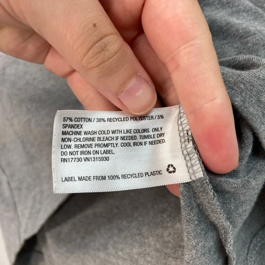 EUC Wild Fable women’s gray‎ short sleeve v-neck cropped tshirt top stretch M - Image 4