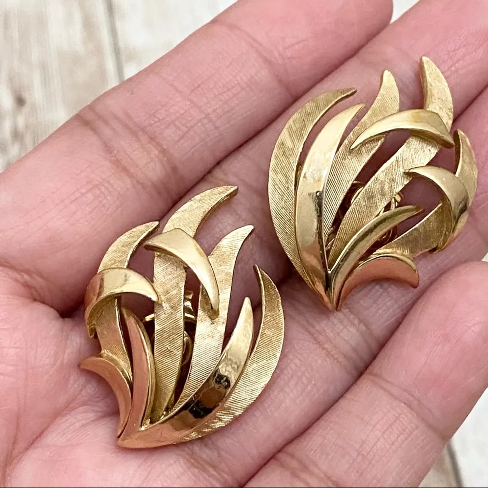 Vintage Crown TRIFARI Gold Plated Leaf Earrings - Image 2
