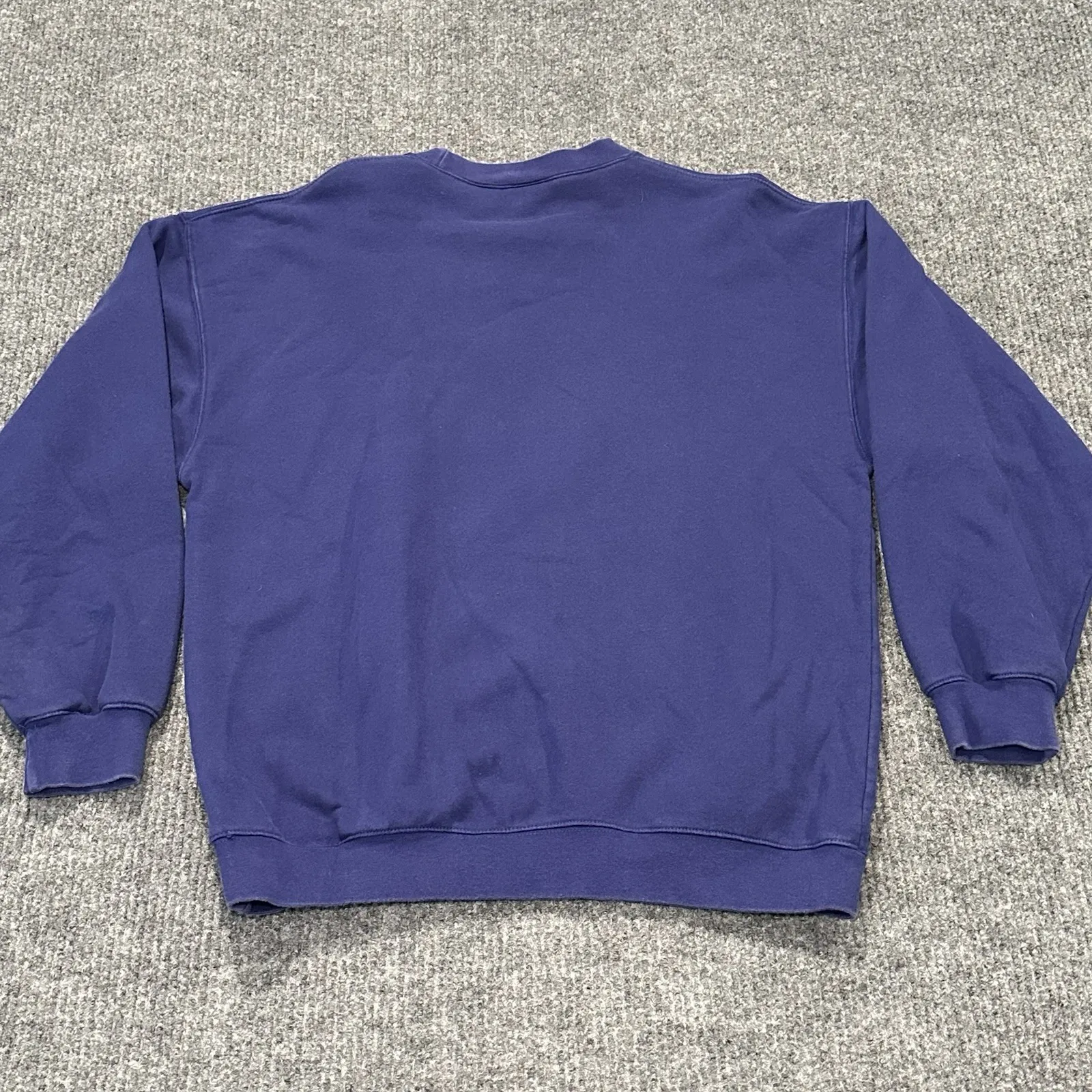 Vintage Disney Store Embroidered Crewneck Sweatshirt Medium Mickey Minnie Donald - Image 2