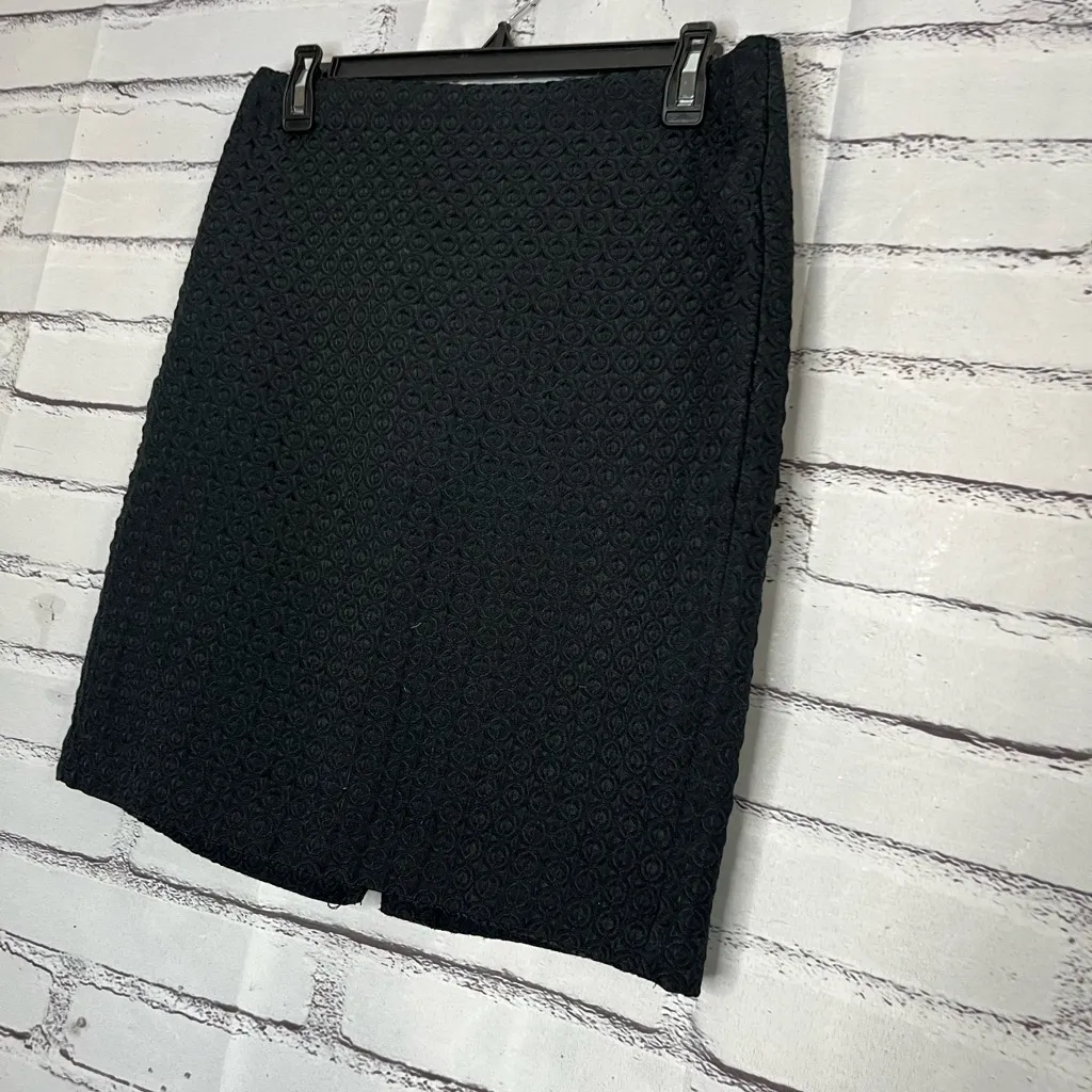 Banana Republic Black Pencil Skirt Knee-Length Workwear SZ 6 Preppy Embroidered - Image 6