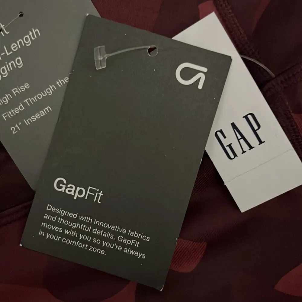 NWT - GapFit - Camo Capri-Length Legging - XS - Image 8