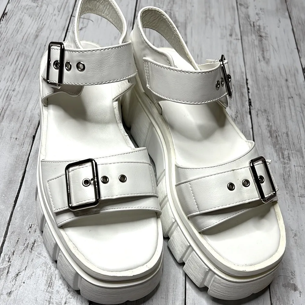 Chunky White Platform Lug Buckle Sandals Size 8 - Image 2