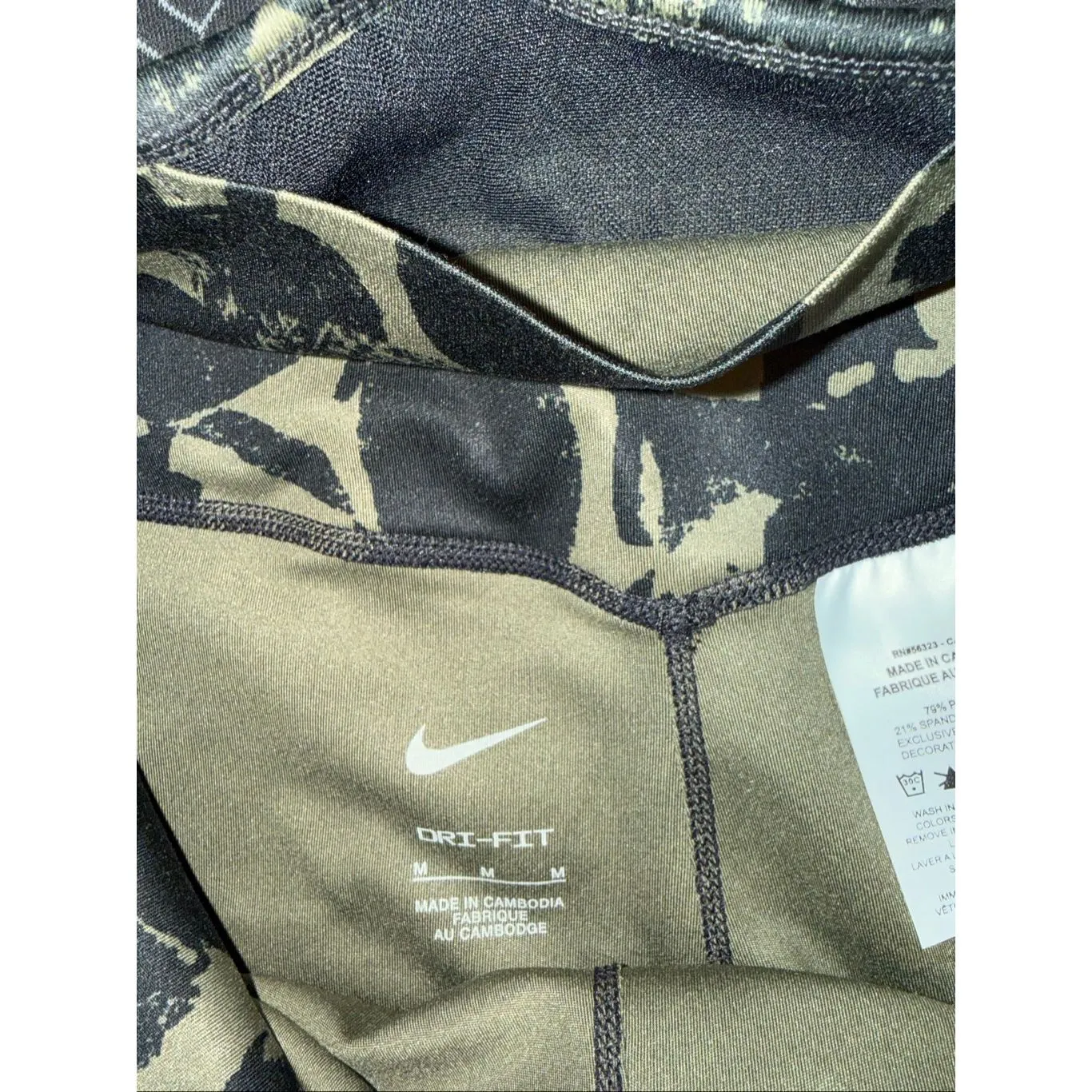 Nike One Luxe Icon Clash Women's Mid-Rise Training Bike Shorts in an atomic vivi - Image 6