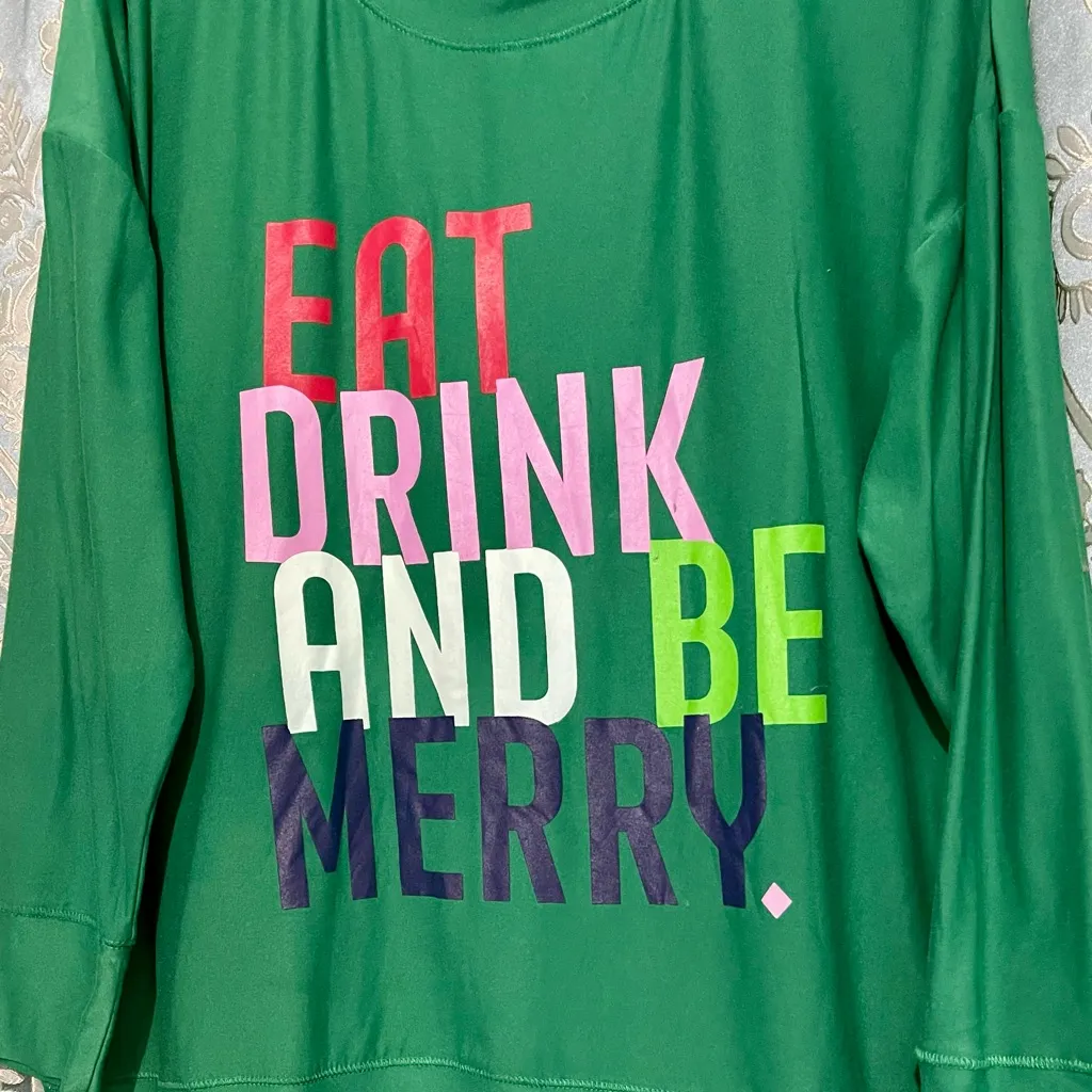 Crown & Ivy Women’s Size 1X Green Christmas Pajama Shirt EAT DRINK & BE MERRY - Image 2