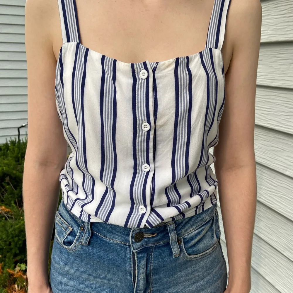 Boutique Cropped Tank Top - Image 4