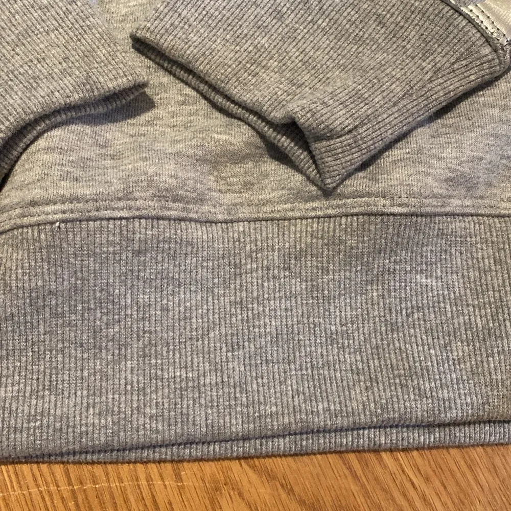 NWT DKNY SWEATSHIRT Women Grey Animal Print Fleece Silver Dots Size Medium Gray - Image 5