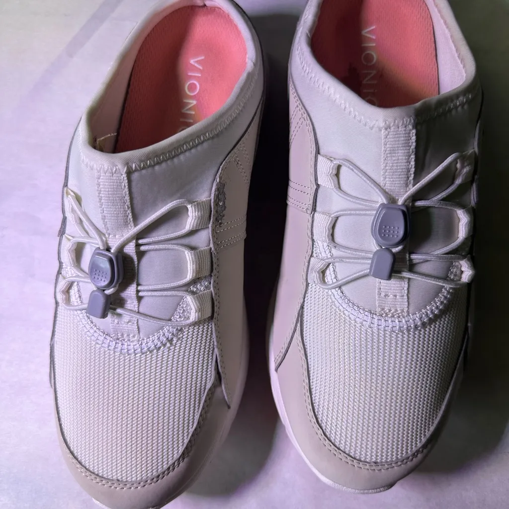 Vionic Women's Cream and White Mules - Image 4