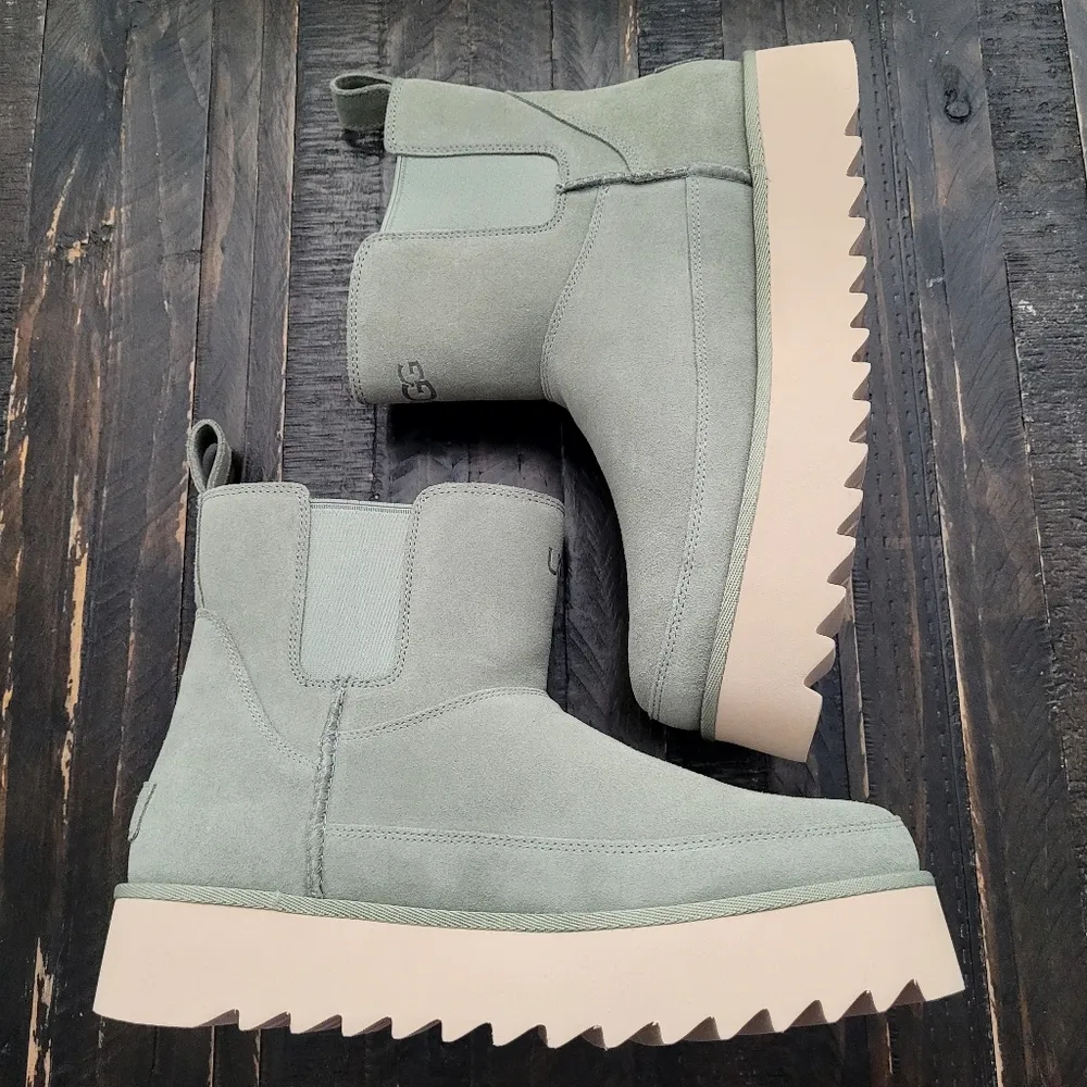 Ugg Australia Chelsea Platform Mini Boots Women's Size 10 - Image 4