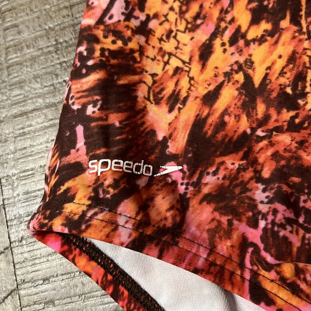 SPEEDO! Women’s gently used one piece swimsuit. - Image 2