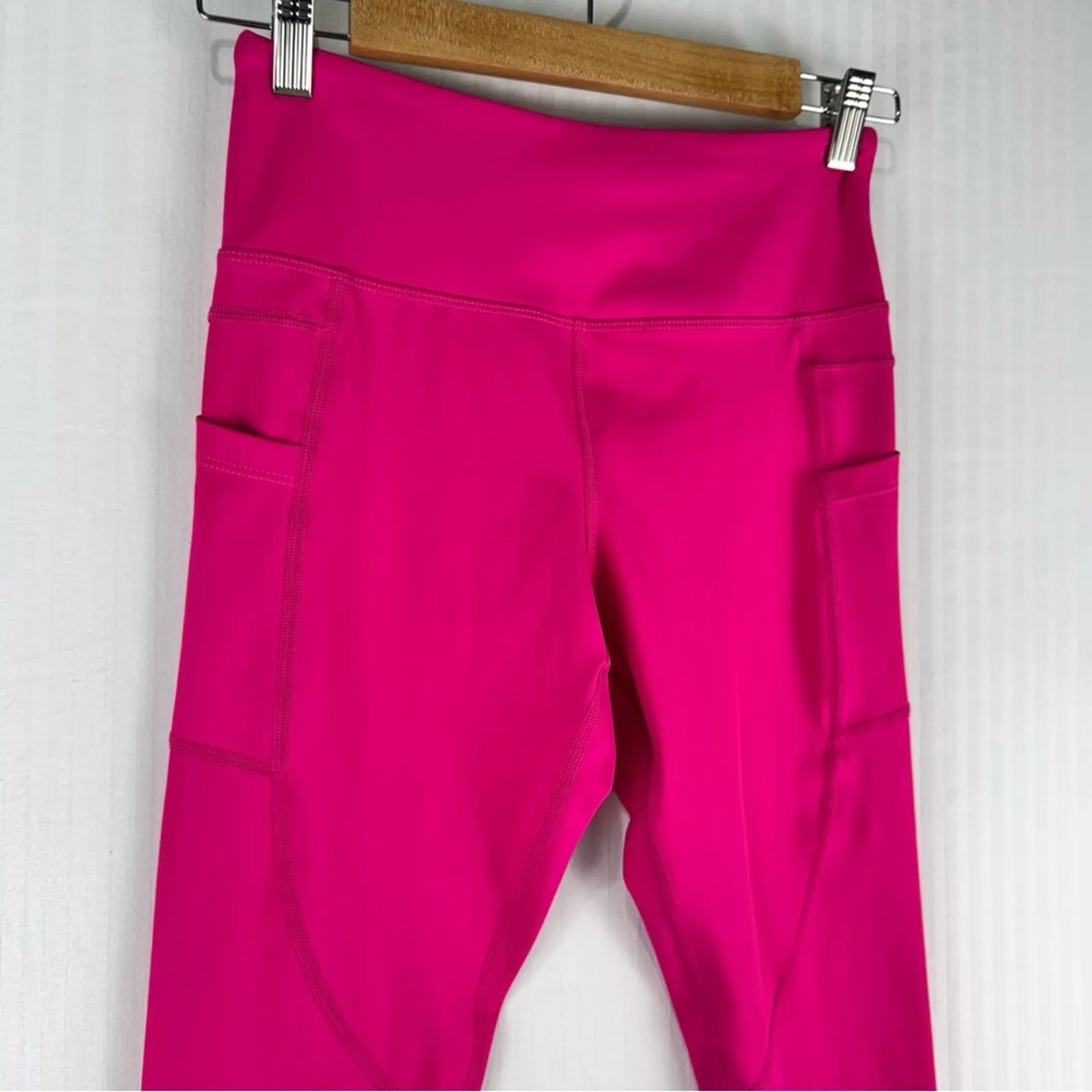 ZYIA Vibrant Hot Pink Cropped Leggings Size 6-8 Medium Athletic Yoga Running - Image 3
