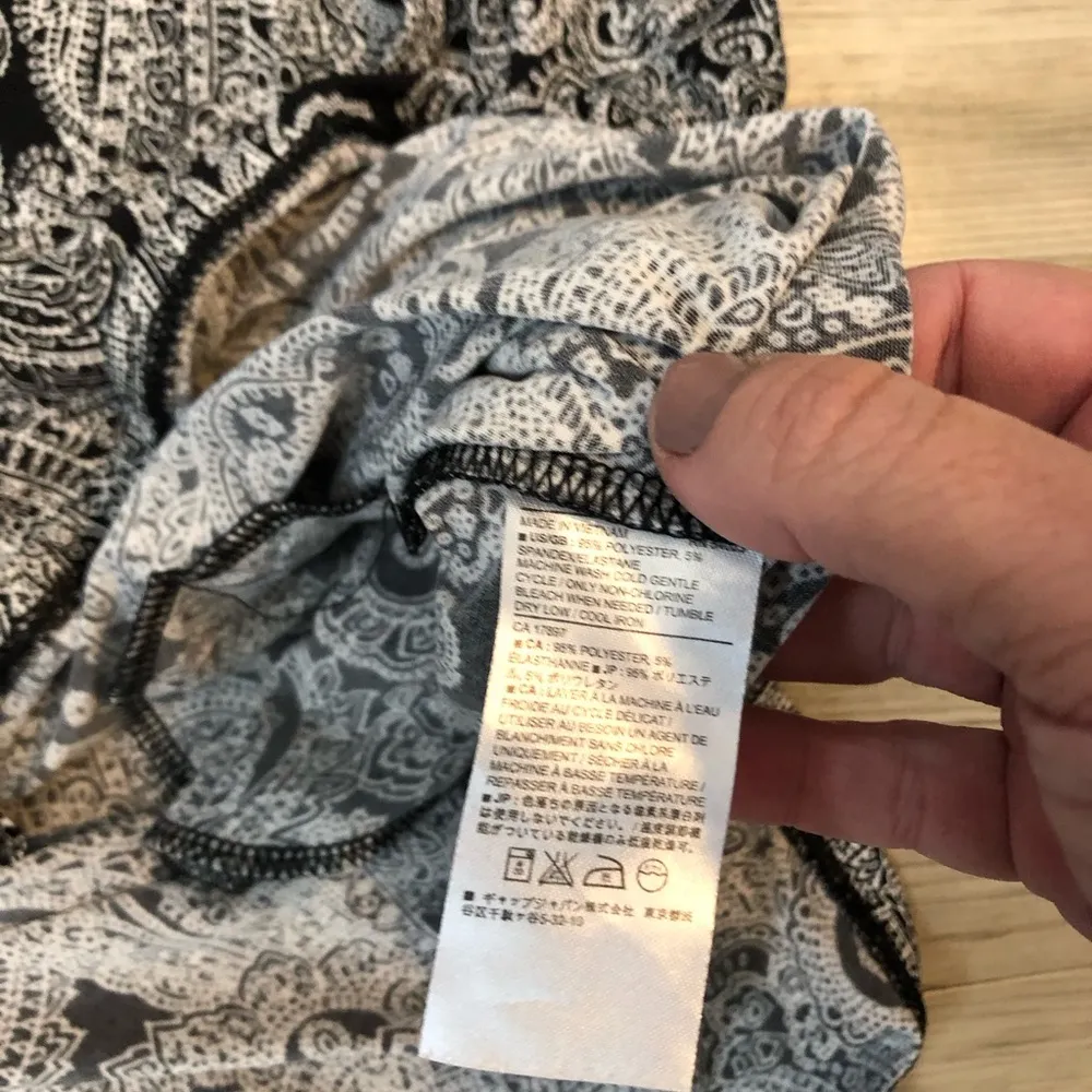 Banana Republic Size Medium Very Stretchy Dress w/detachable belt - Image 3