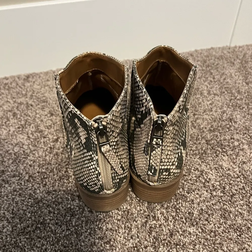 Universal Thread Snakeskin-like Ankle Boots with Side Zipper - Image 2