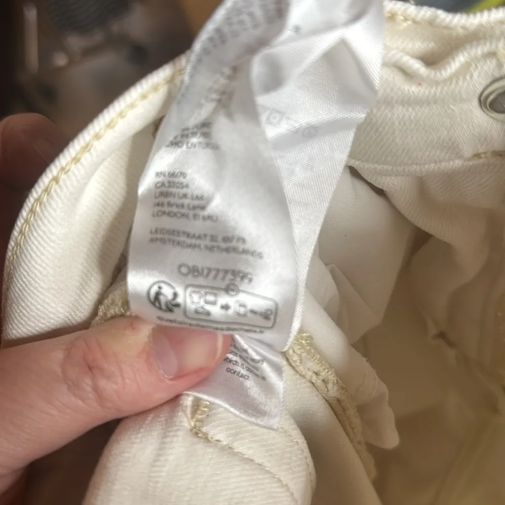 Pilcro Clean-Seamed High-Rise Wide-Leg Cream Jeans Size 30 - Image 11