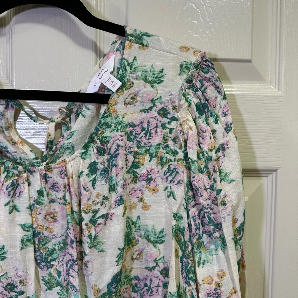 LC Lauren Conrad Floral Blouse Sz 2X 3/4 Length Sleeves Tie Neck Ruffle Shoulder - Image 2