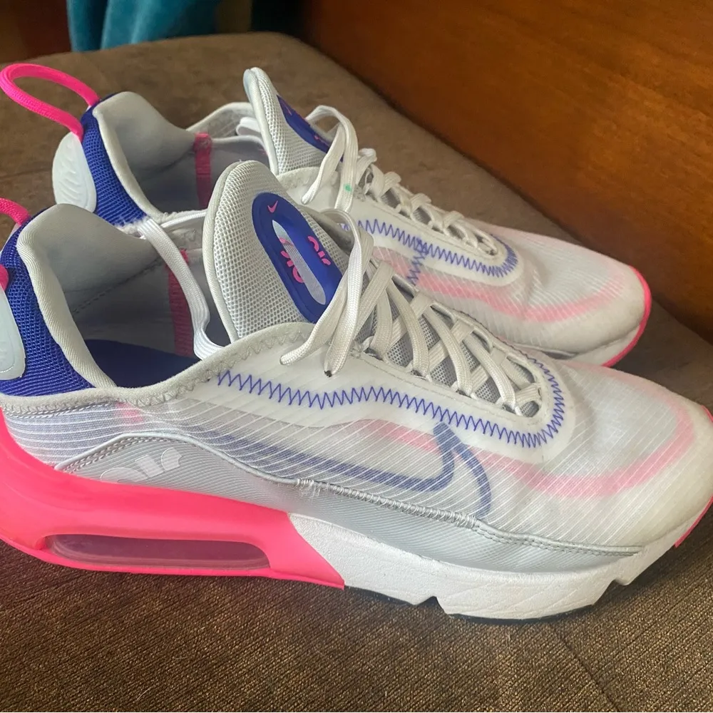 Air Max 2090 Pink Shoes - Image 2