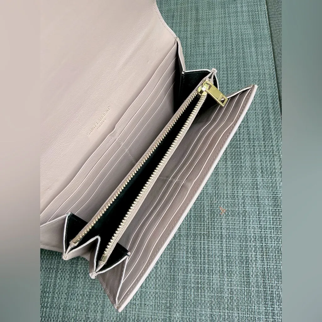 Authentic YVES SAINT LAURENT wallet🔥🔥🔥 - Image 7