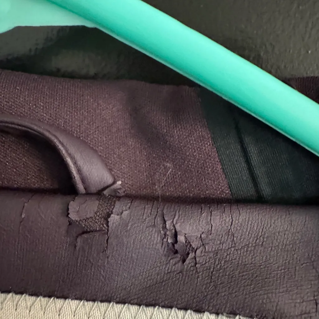 Hunter Original waterproof rain jacket in a dark purple - Image 5