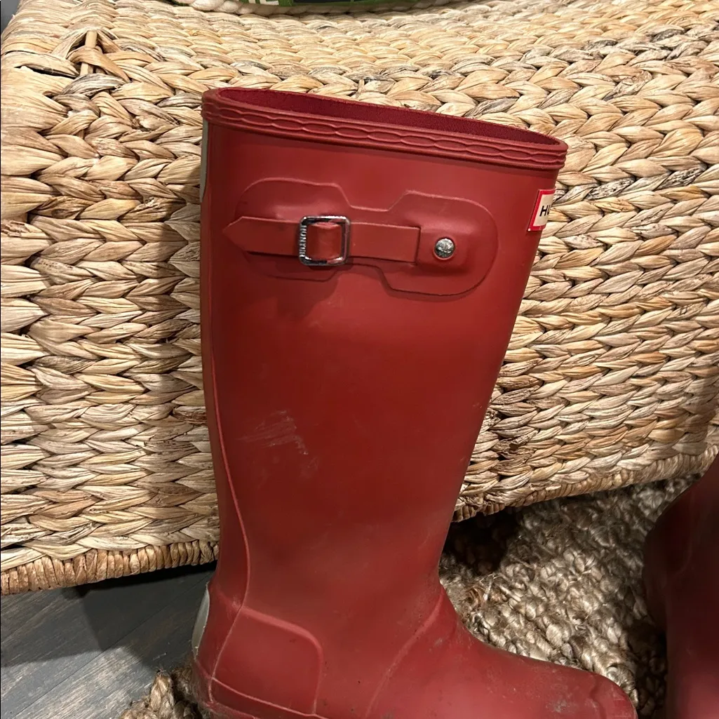 Hunter Women's Original Tall Snow Boot in Red
Size‎ 6 - Image 3