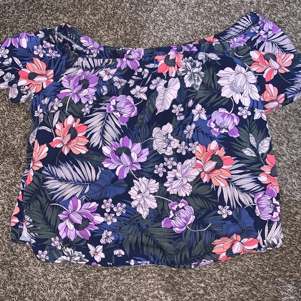 a.n.a plus size woman floral top size 2X tropical off shoulder super cute - Image 6