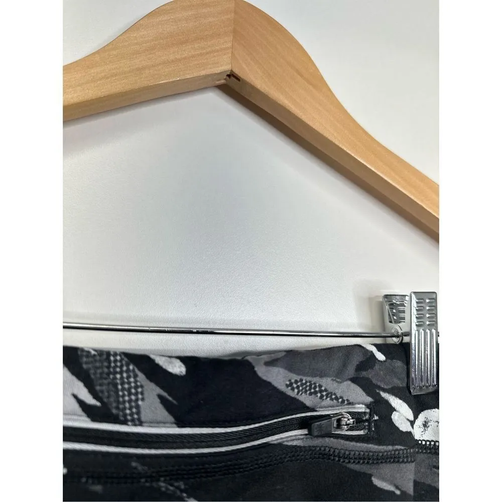 Athleta Leggins Womens Capri‎ Camouflage Print Black/White Size XS - Image 7