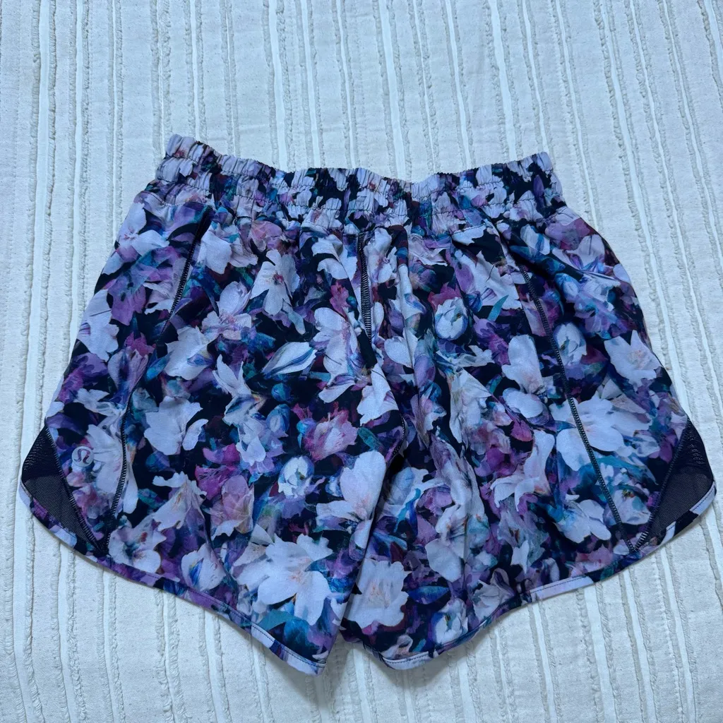 Lululemon Hotty Hot Short II Utopia multi/ deep phantom 4 tall - Image 4